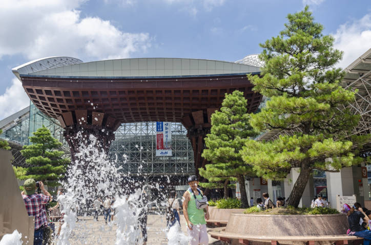 126 - Kanazawa - estacion central - Puerta Tsuzumi